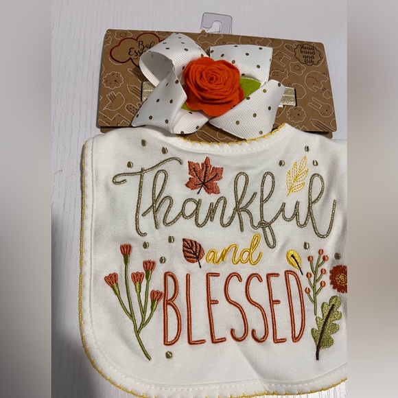 Bow & Bib NWT 0-6M - Picture 3 of 3